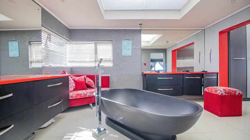 6 Bedroom Property for Sale in Dana Bay Western Cape